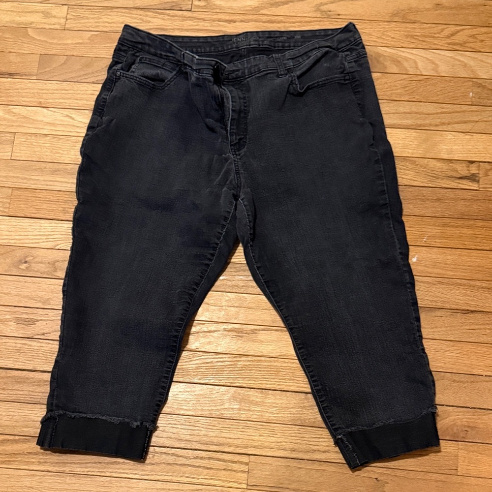 Jennifer Lopez Black Capri Denim Pants